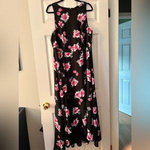 Perfect for summer!
Torrid floral maxi dress